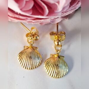 Vintage 80s Gold Seashell Earrings